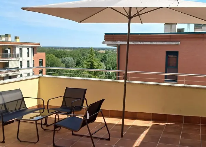 Apartamento Con 2 Dormitorios, Garaje Y Terraza Junto A Valladolid