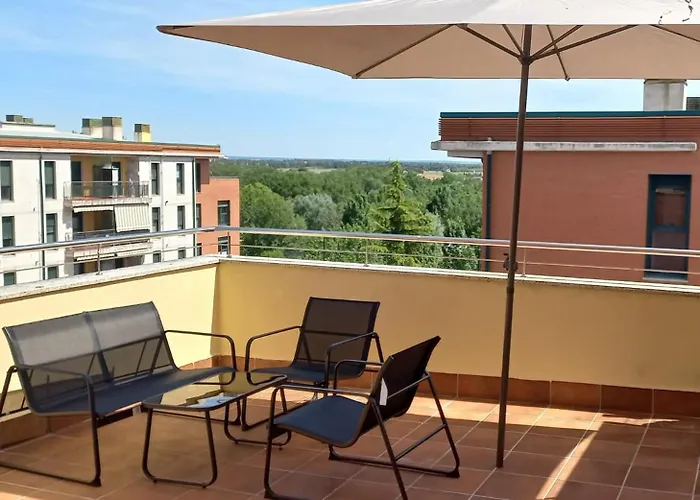 Apartamento Con 2 Dormitorios, Garaje Y Terraza Junto A Valladolid