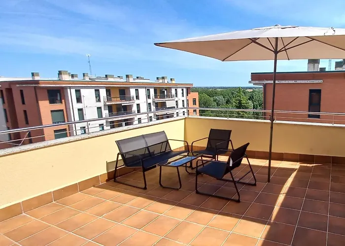 Apartamento Con 2 Dormitorios, Garaje Y Terraza Junto A Valladolid