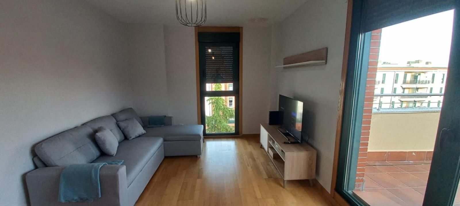 Apartament Con 2 Dormitorios, Garaje Y Terraza Junto A