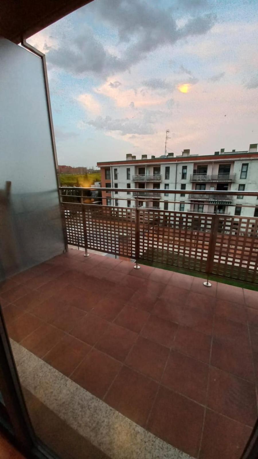 Apartment Con 2 Dormitorios, Garaje Y Terraza Junto A