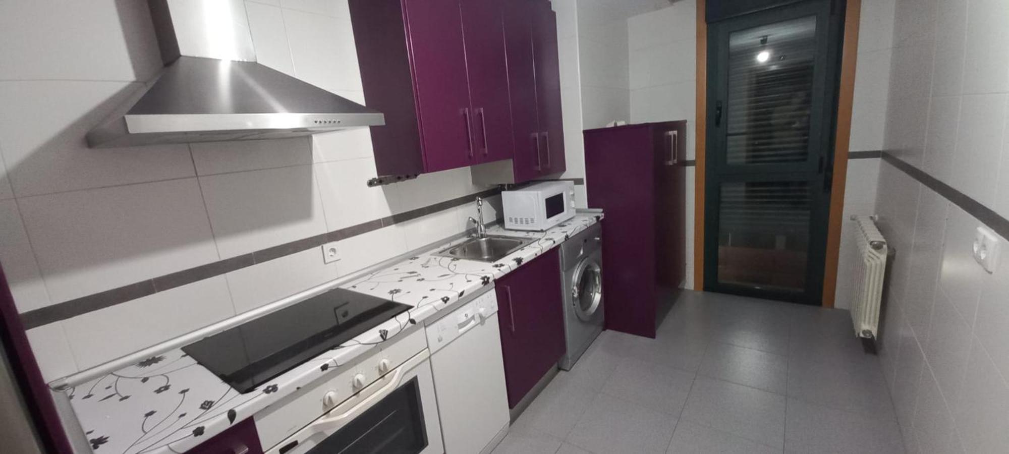 Con 2 Dormitorios, Garaje Y Terraza Junto A Apartament