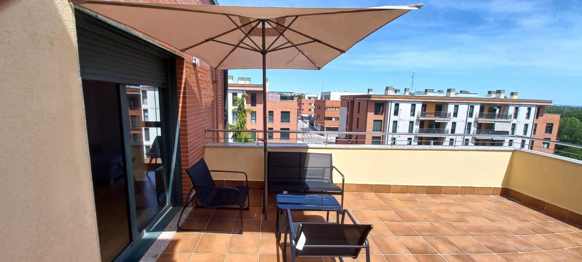 Con 2 Dormitorios, Garaje Y Terraza Junto A *